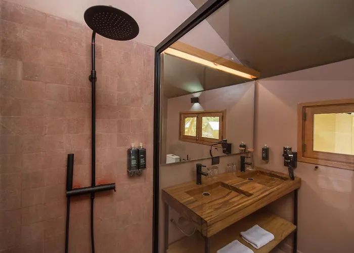 Qolqas Ecoresort Hotel *